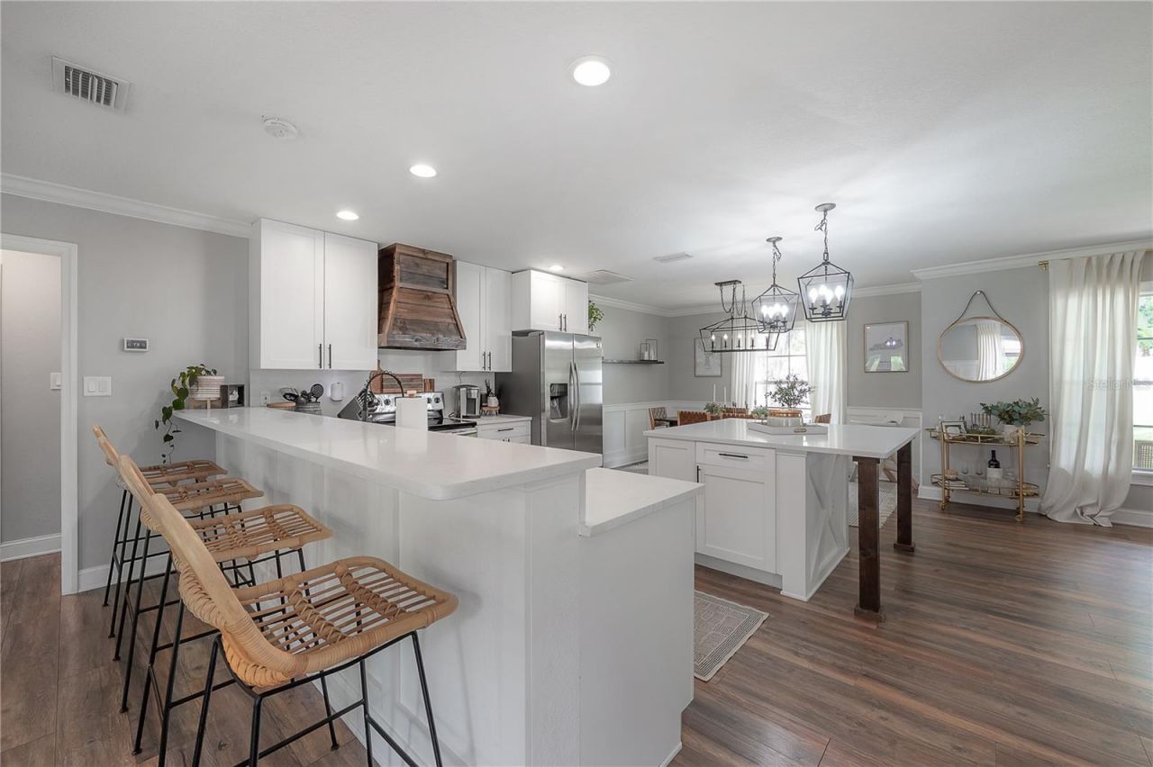 608 Sunset Lane, Lutz, FL 33549 Photo