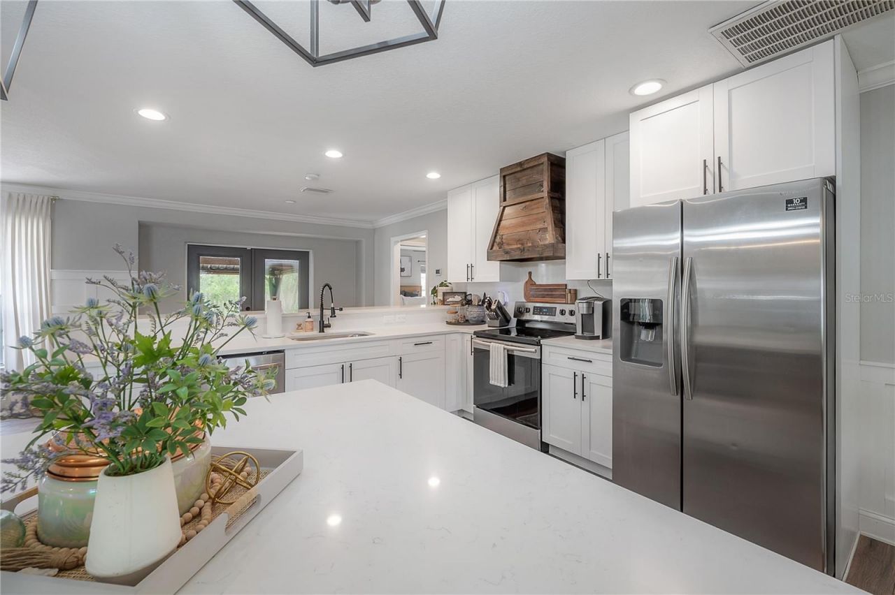 608 Sunset Lane, Lutz, FL 33549 Photo