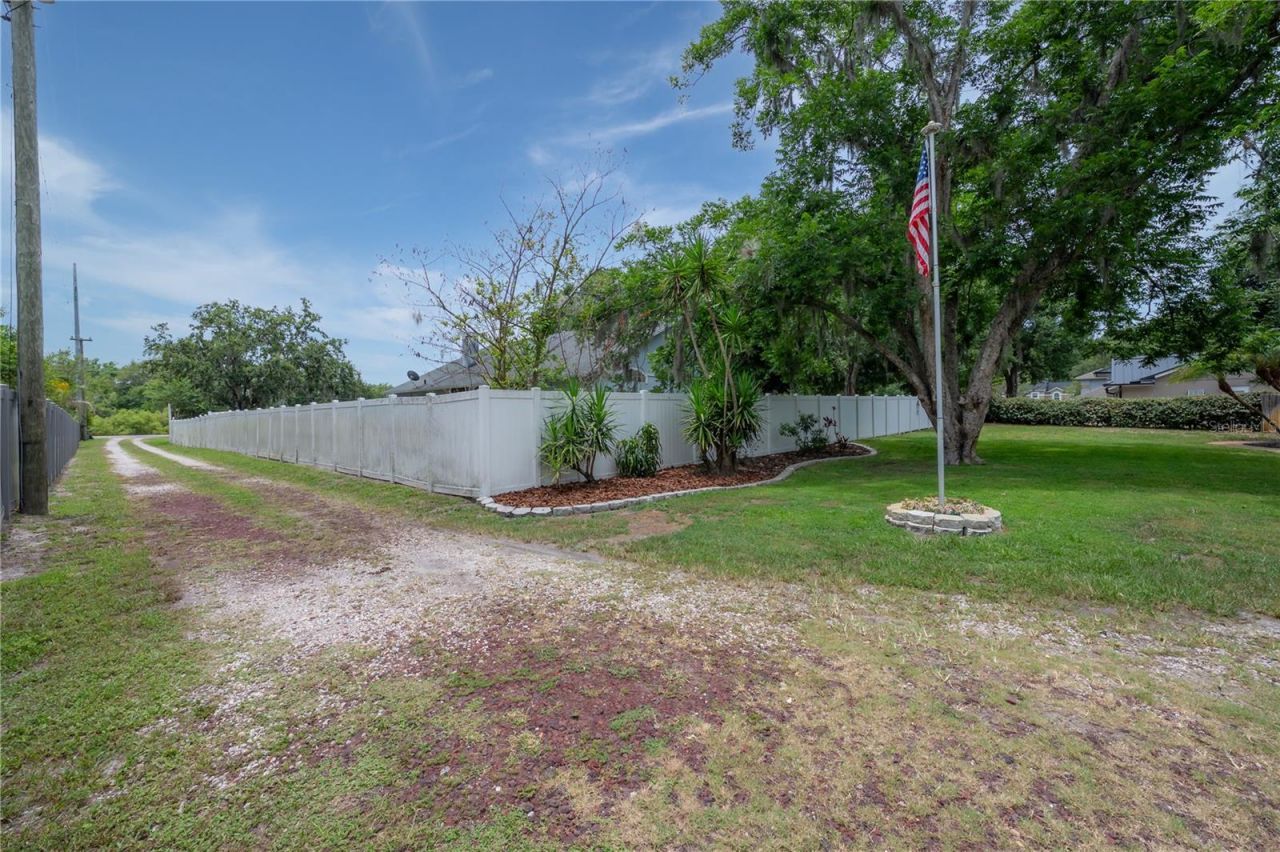 608 Sunset Lane, Lutz, FL 33549 Photo
