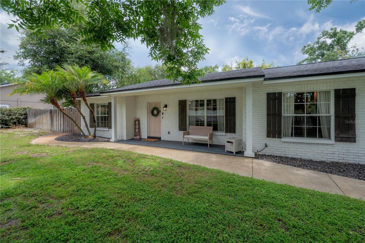 608 Sunset Lane, Lutz, FL 33549 Photo