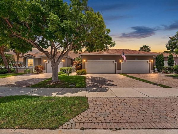 2411 SW Aragon Blvd , Unit 2, Sunrise, FL 33322