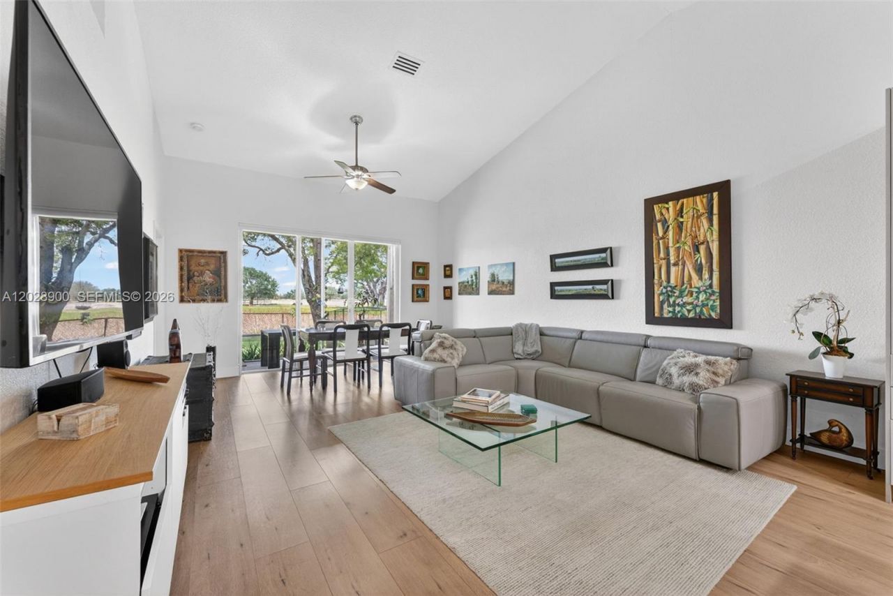 2411 SW Aragon Blvd , Unit 2, Sunrise, FL 33322 Photo