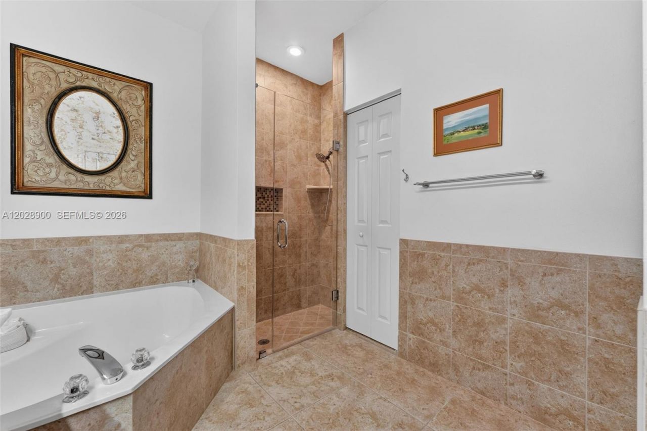 2411 SW Aragon Blvd , Unit 2, Sunrise, FL 33322 Photo