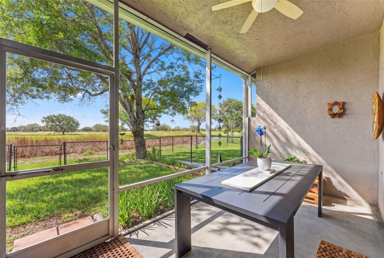 2411 SW Aragon Blvd , Unit 2, Sunrise, FL 33322 Photo
