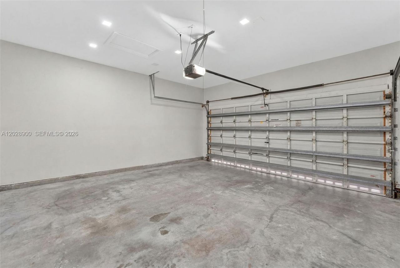 2411 SW Aragon Blvd , Unit 2, Sunrise, FL 33322 Photo