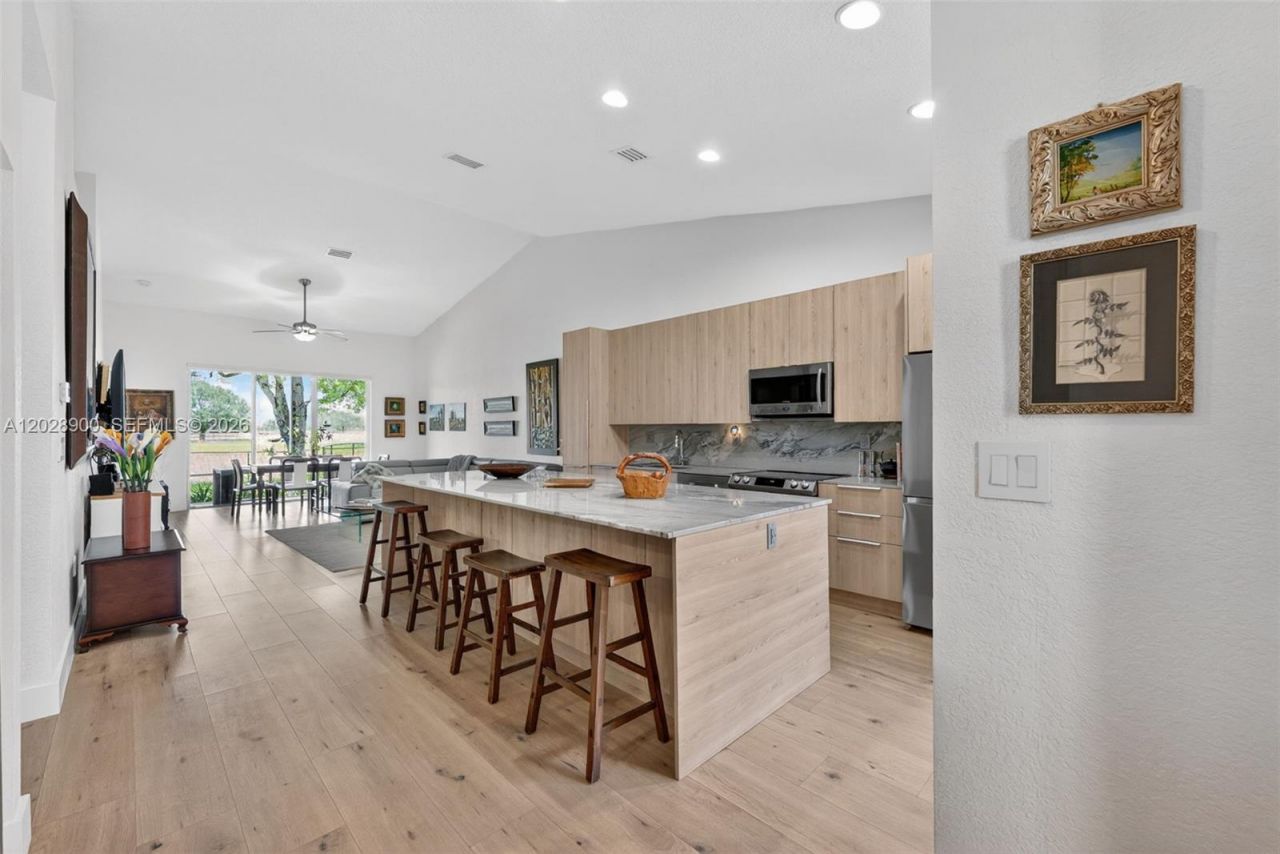 2411 SW Aragon Blvd , Unit 2, Sunrise, FL 33322 Photo