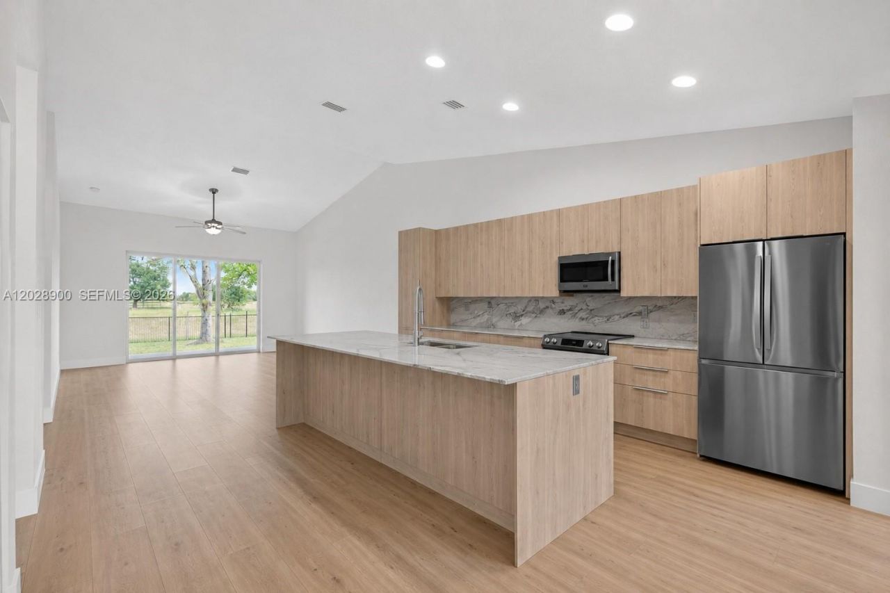 2411 SW Aragon Blvd , Unit 2, Sunrise, FL 33322 Photo