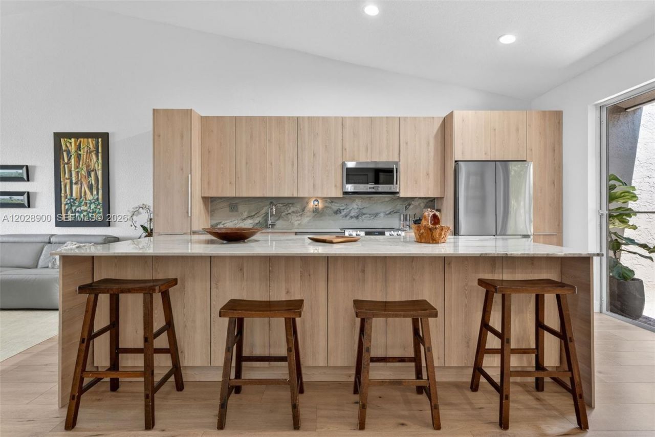 2411 SW Aragon Blvd , Unit 2, Sunrise, FL 33322 Photo