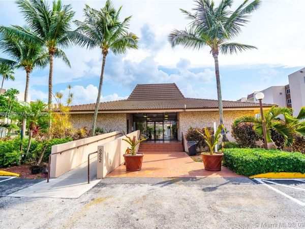 6950 Miami Gardens Dr, Unit 2-304, Hialeah, FL 33015