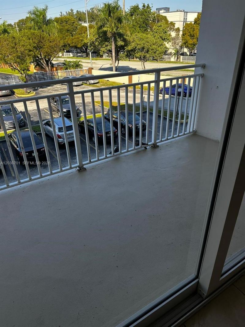 6950 Miami Gardens Dr, Unit 2-304, Hialeah, FL 33015 Photo