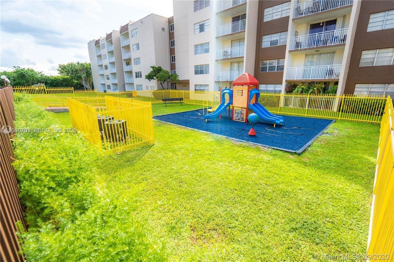 6950 Miami Gardens Dr, Unit 2-304, Hialeah, FL 33015 Photo