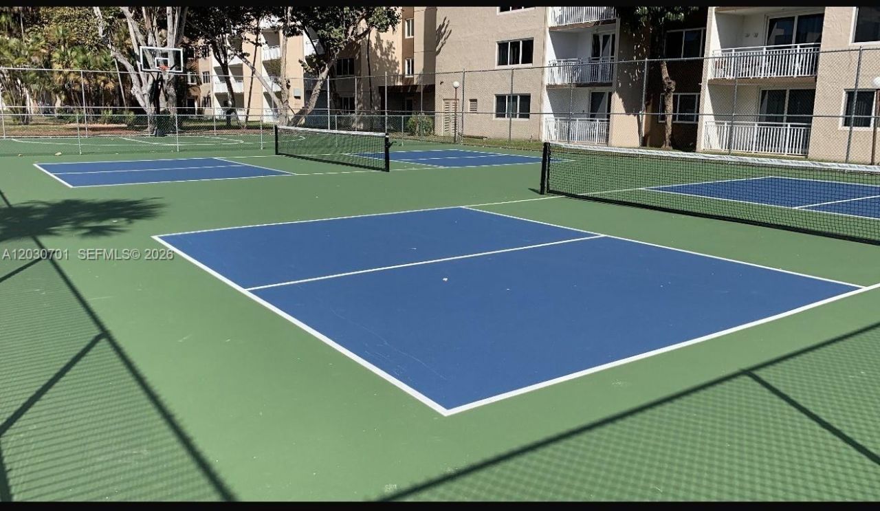 6950 Miami Gardens Dr, Unit 2-304, Hialeah, FL 33015 Photo