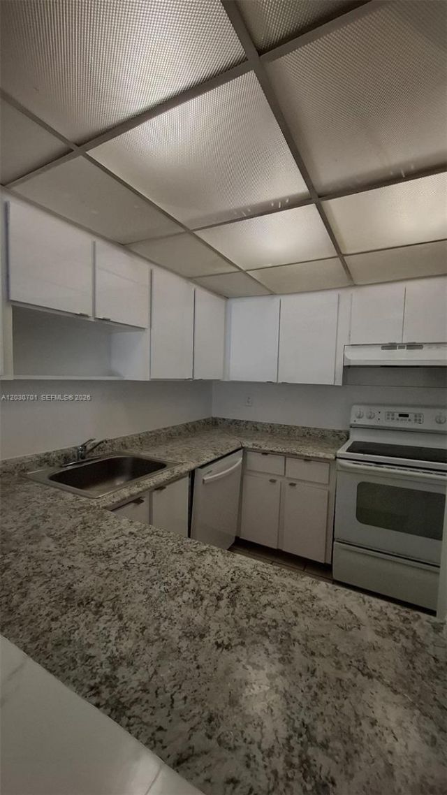 6950 Miami Gardens Dr, Unit 2-304, Hialeah, FL 33015 Photo