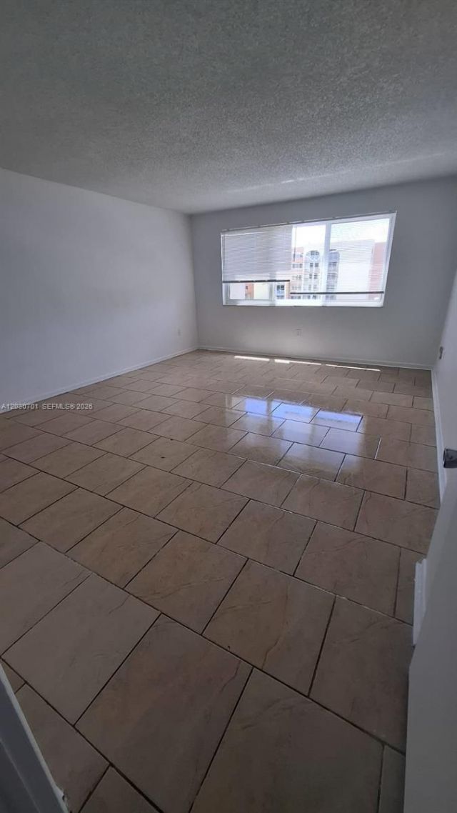 6950 Miami Gardens Dr, Unit 2-304, Hialeah, FL 33015 Photo