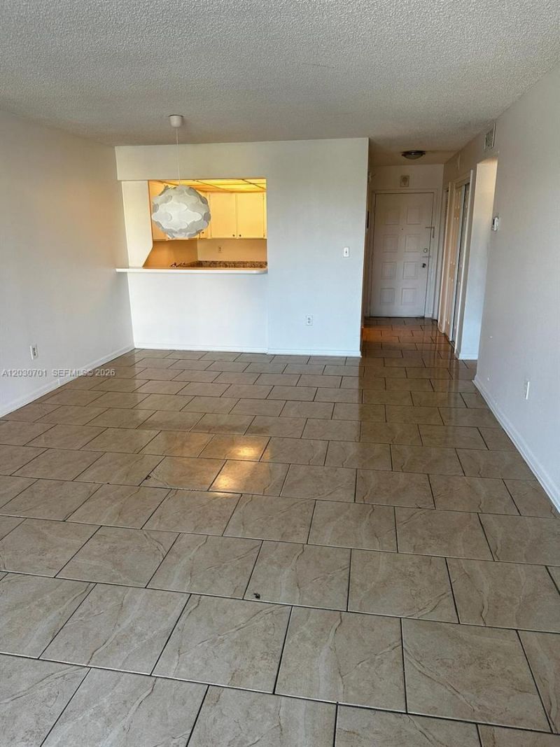 6950 Miami Gardens Dr, Unit 2-304, Hialeah, FL 33015 Photo
