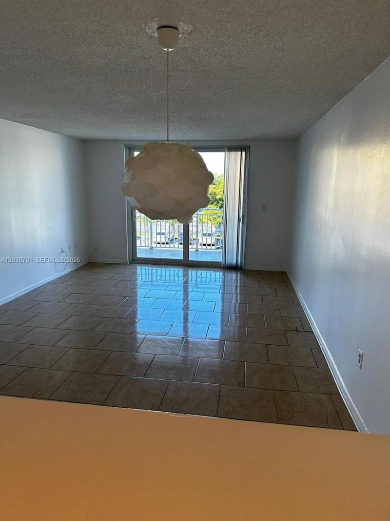 6950 Miami Gardens Dr, Unit 2-304, Hialeah, FL 33015 Photo
