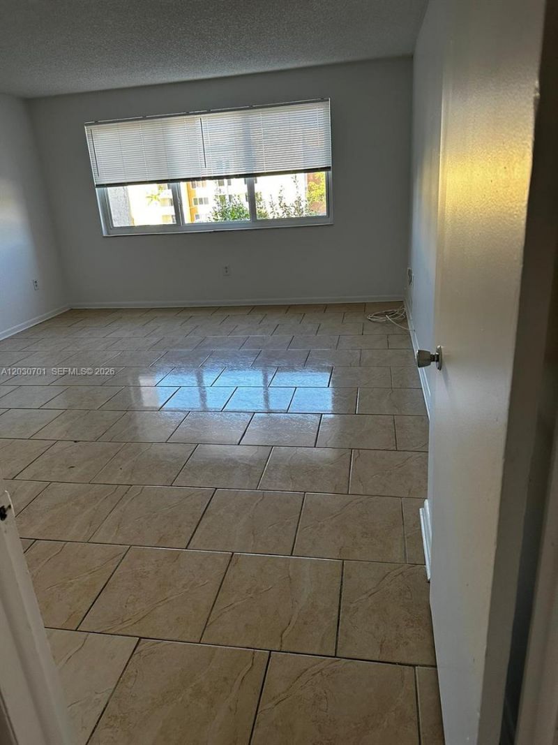 6950 Miami Gardens Dr, Unit 2-304, Hialeah, FL 33015 Photo