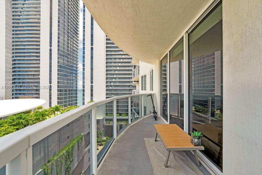 601 NE 23rd St , Unit 1406, Miami, FL 33137 Photo