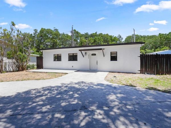 2475 NE 137th St , North Miami Beach, FL 33181