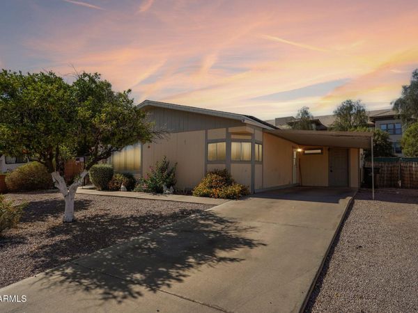 2520 E BEHREND Drive, Phoenix, AZ 85050