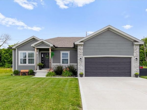 1203 SW Burns Circle, Oak Grove, MO 64075