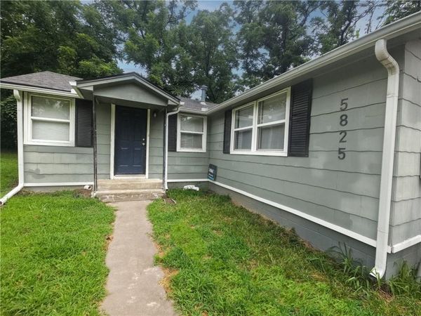 5825 Manchester Drive, Kansas City, MO 64129