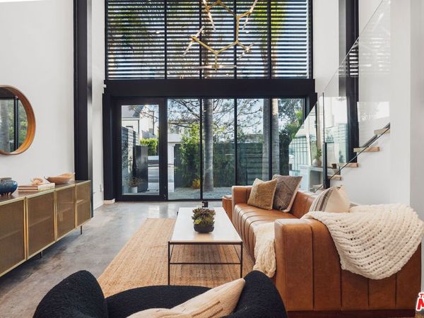 303 Venice Way, Venice, CA 90291