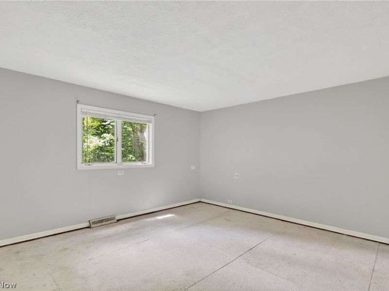 4745 W Lagoon Road, West Farmington, OH 44491 Photo 9