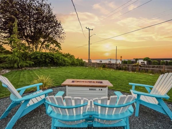 221 Elizabeth Ave , Qualicum Beach, BC V9K 1G8