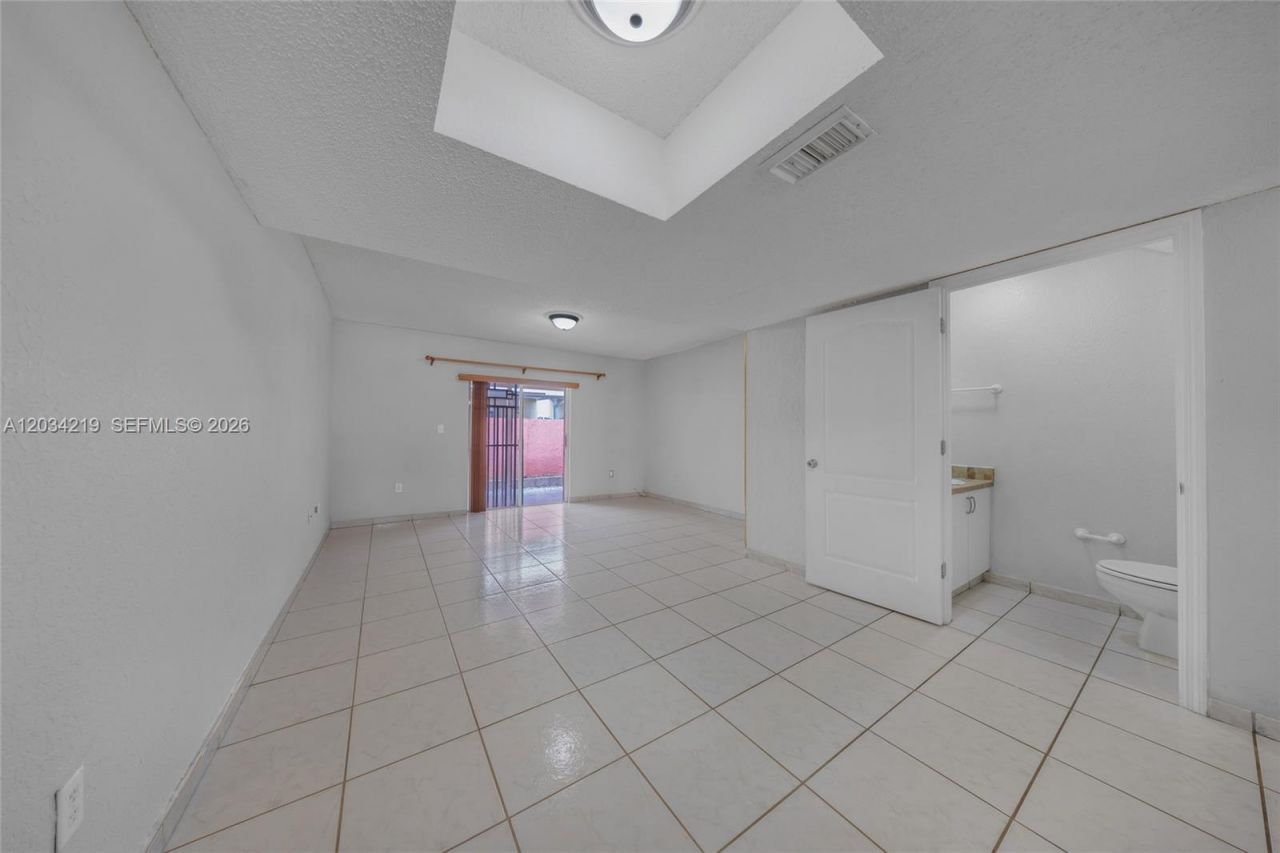 515 W 68th St, Unit 3, Hialeah, FL 33014 Photo