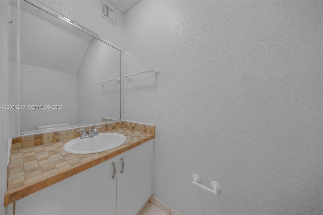 515 W 68th St, Unit 3, Hialeah, FL 33014 Photo