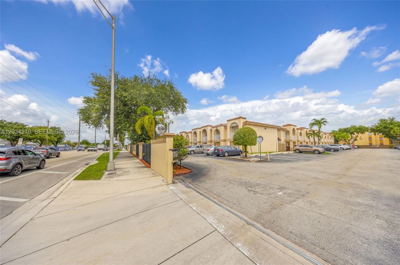 515 W 68th St, Unit 3, Hialeah, FL 33014 Photo