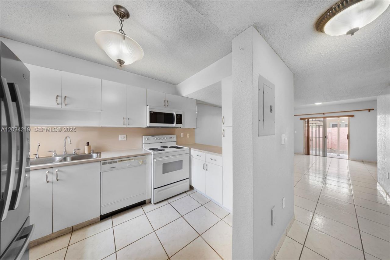 515 W 68th St, Unit 3, Hialeah, FL 33014 Photo