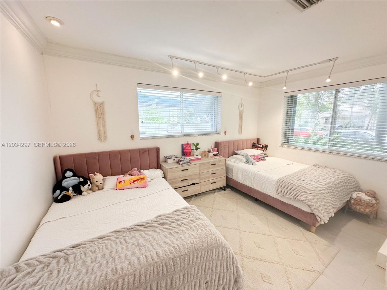 20931 NE 24th Ave , Miami, FL 33180 Photo