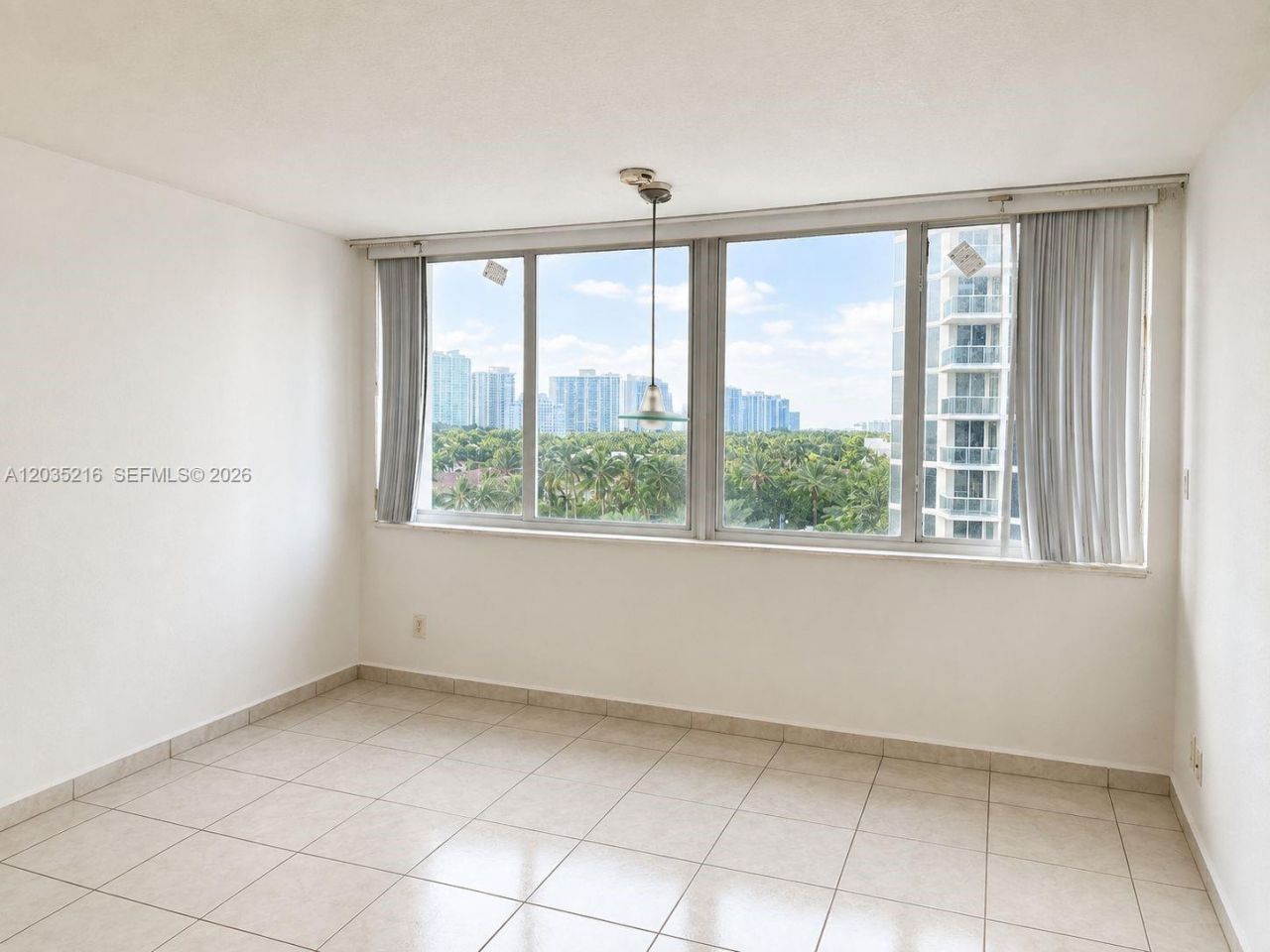 19201 Collins Ave, Unit 527, Sunny Isles Beach, FL 33160 Photo