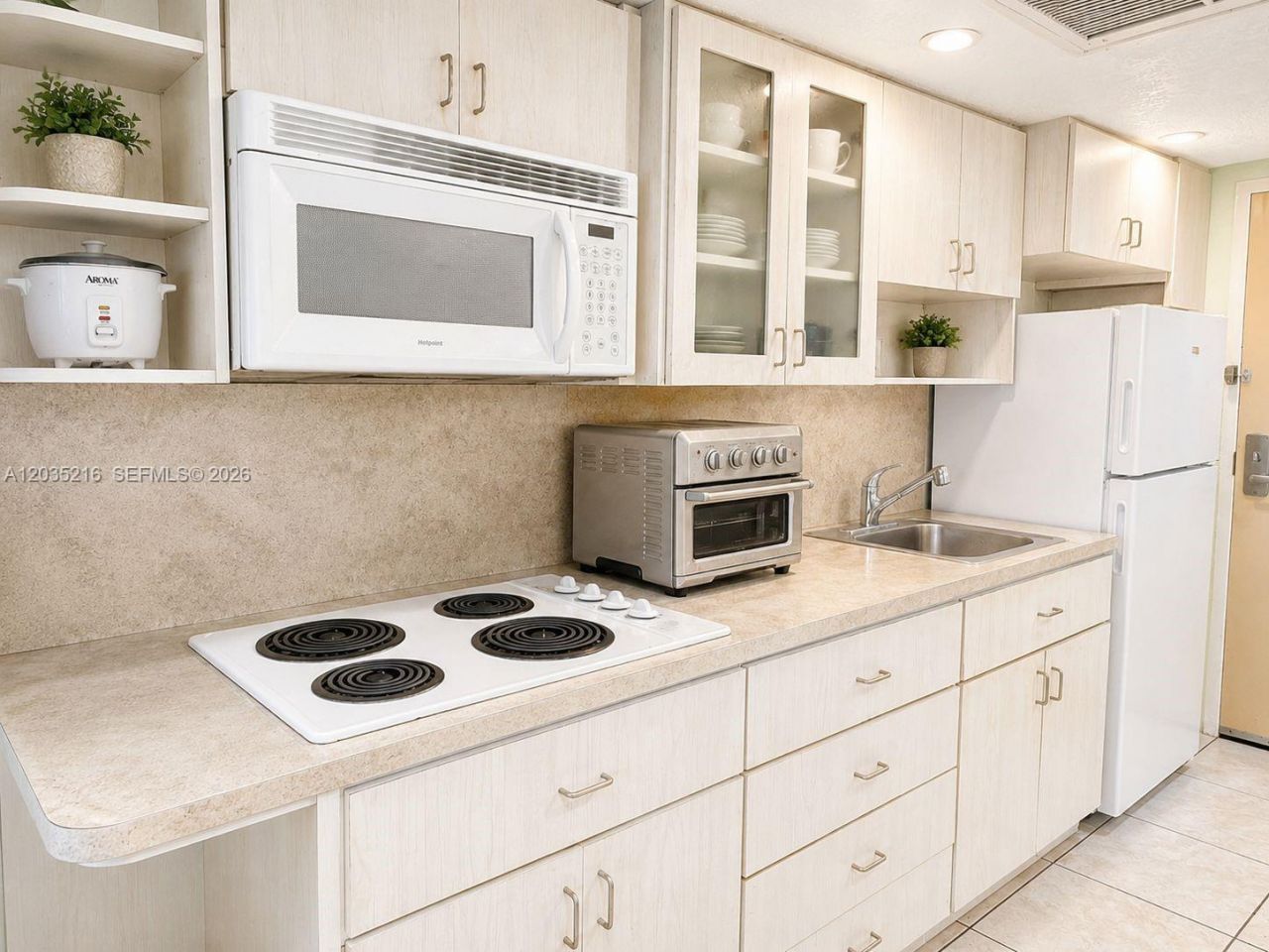 19201 Collins Ave , Unit 527, Sunny Isles Beach, FL 33160 Photo