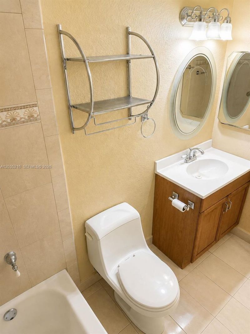 19201 Collins Ave, Unit 527, Sunny Isles Beach, FL 33160 Photo