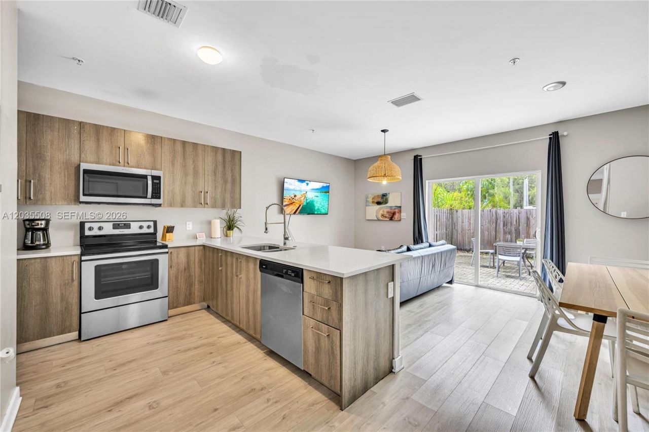 170 NW 158th St , Unit 7, Miami, FL 33169 Photo