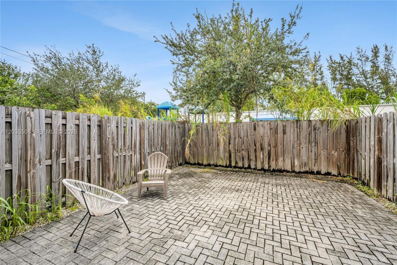 170 NW 158th St , Unit 7, Miami, FL 33169 Photo