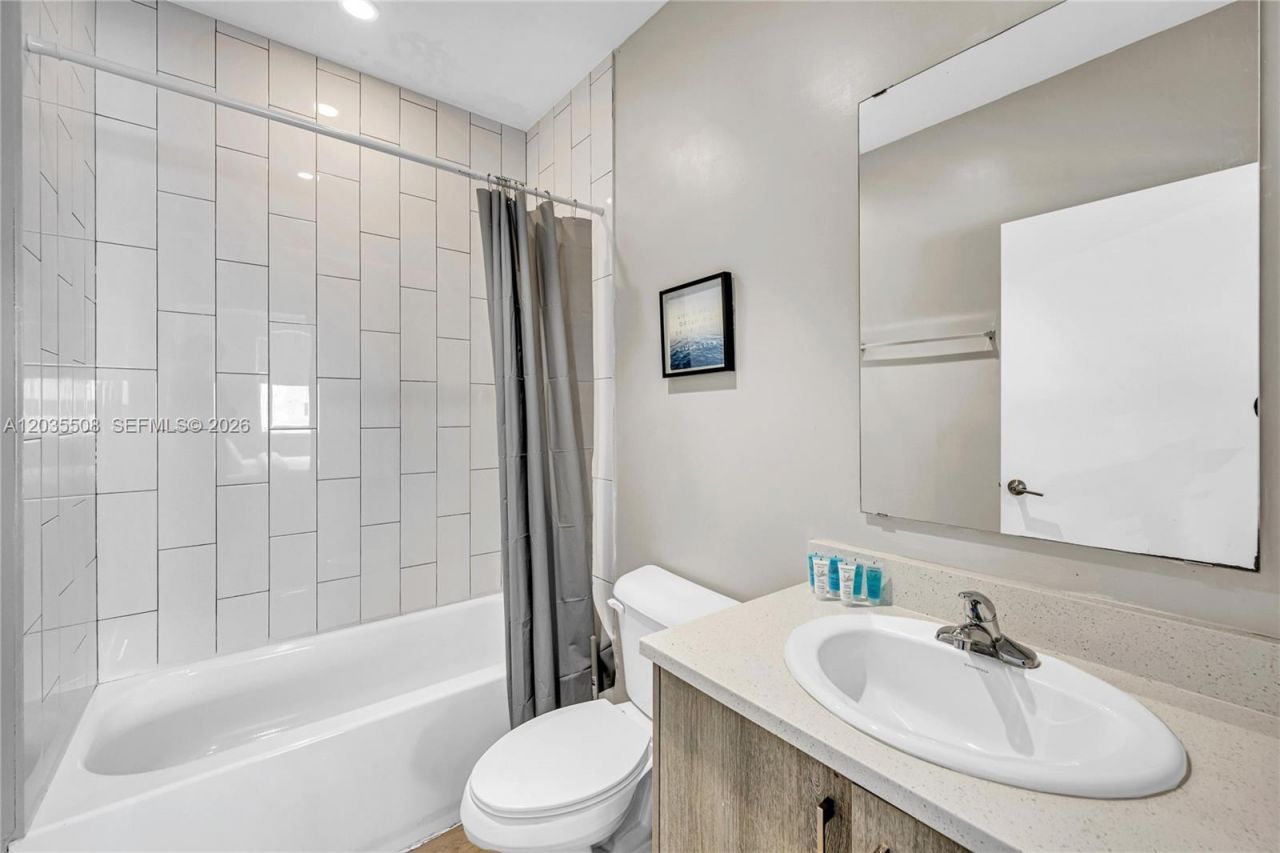 170 NW 158th St , Unit 7, Miami, FL 33169 Photo