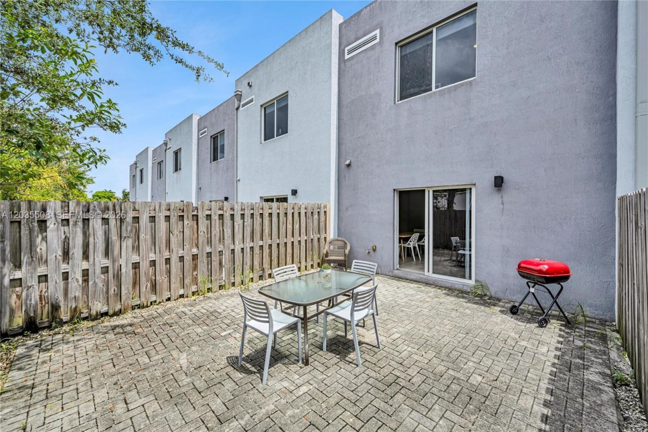 170 NW 158th St , Unit 7, Miami, FL 33169 Photo