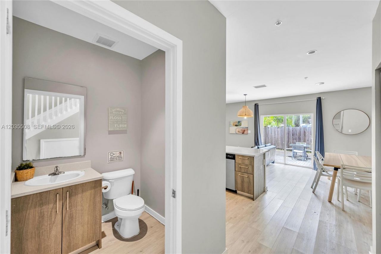 170 NW 158th St , Unit 7, Miami, FL 33169 Photo
