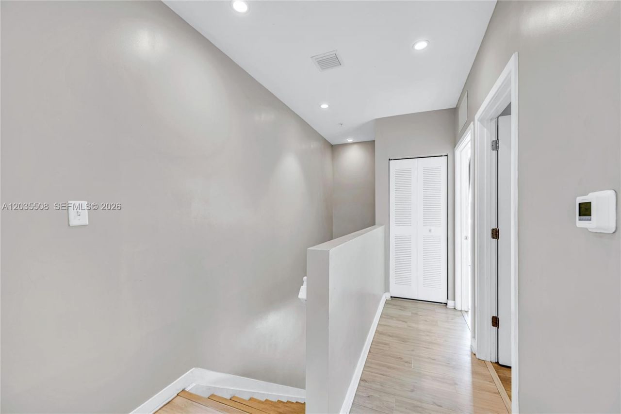 170 NW 158th St , Unit 7, Miami, FL 33169 Photo