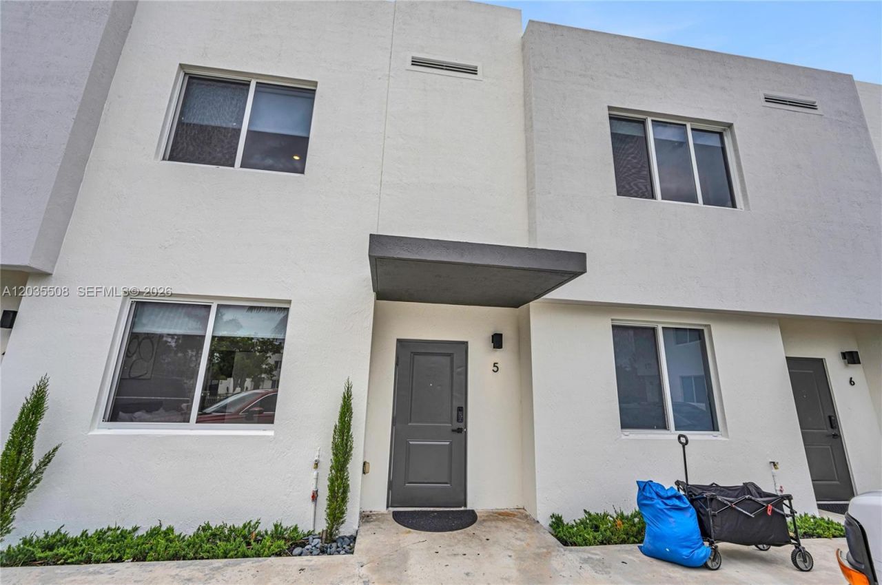 170 NW 158th St , Unit 7, Miami, FL 33169 Photo