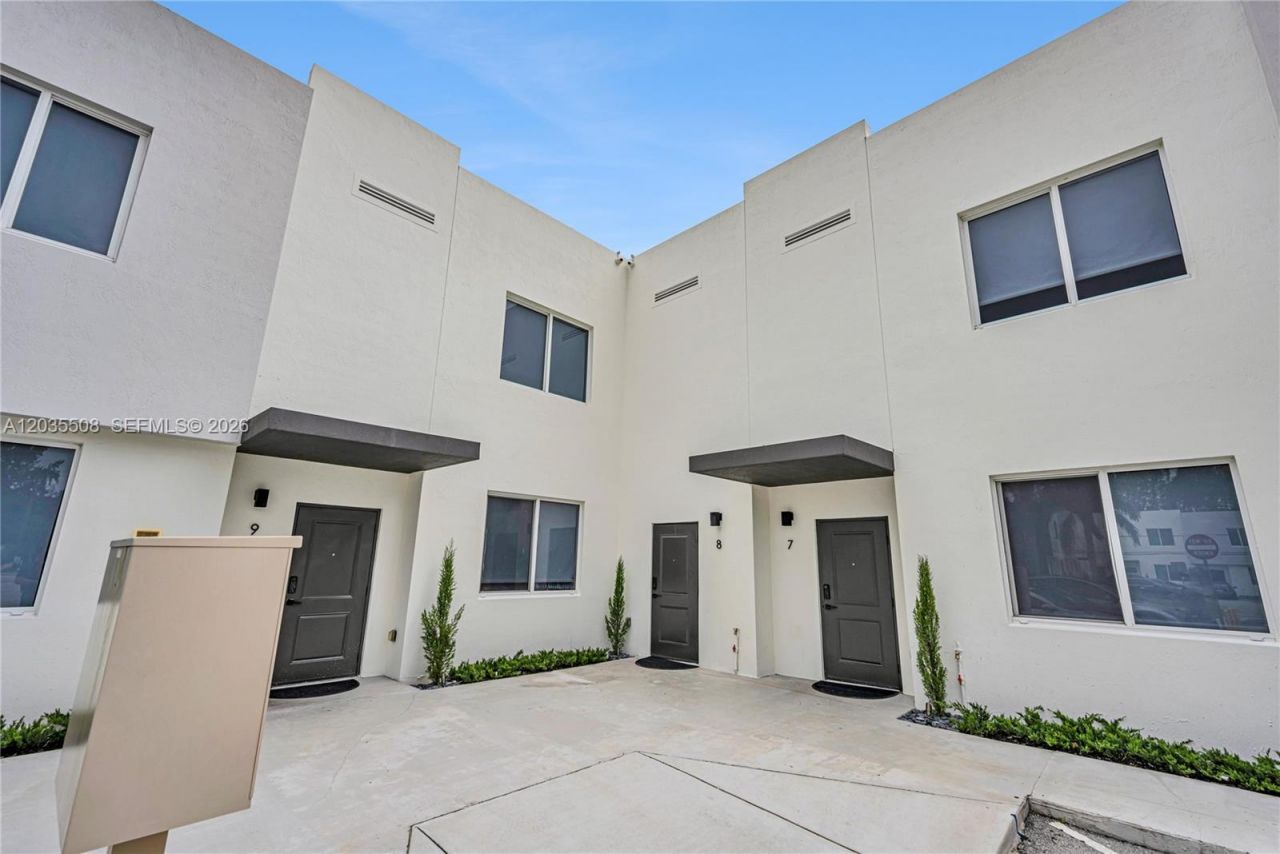170 NW 158th St , Unit 7, Miami, FL 33169 Photo