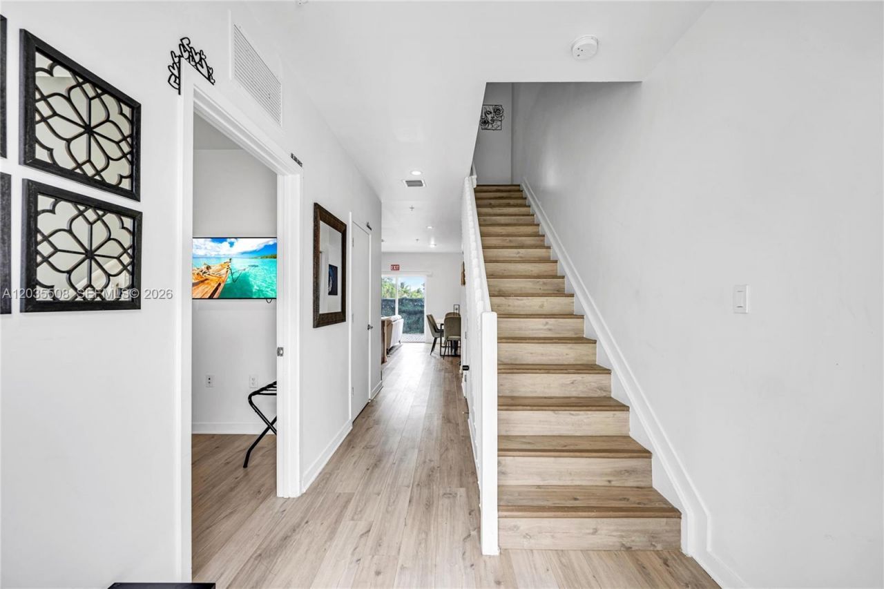 170 NW 158th St , Unit 7, Miami, FL 33169 Photo