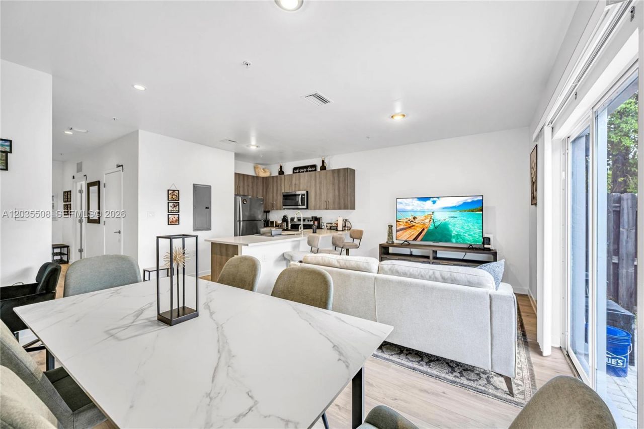 170 NW 158th St , Unit 7, Miami, FL 33169 Photo