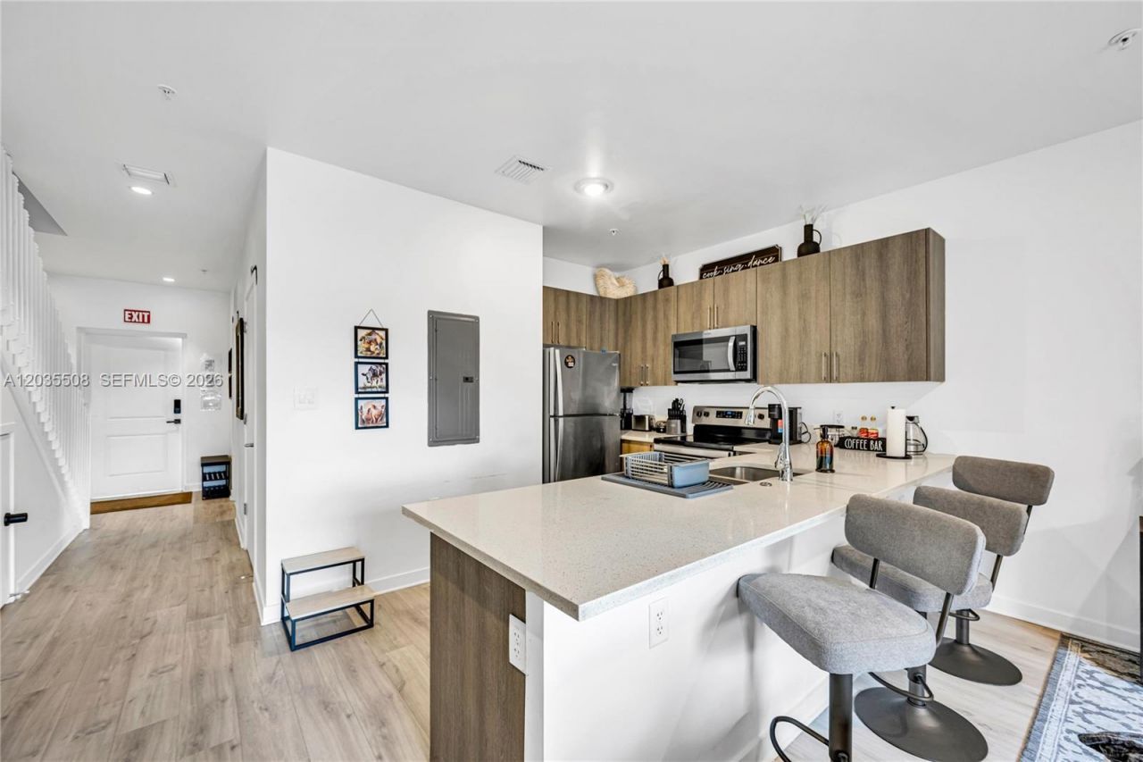 170 NW 158th St , Unit 7, Miami, FL 33169 Photo