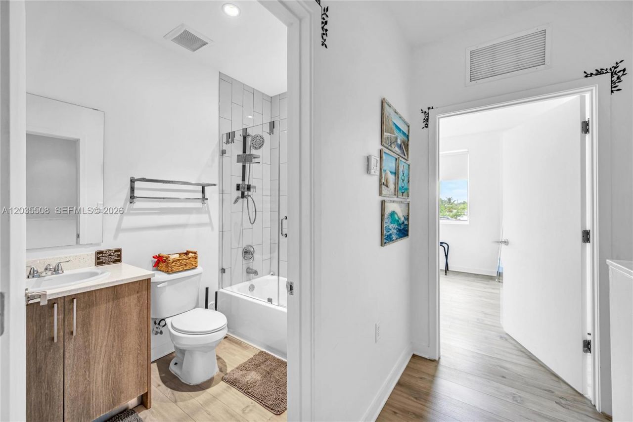 170 NW 158th St , Unit 7, Miami, FL 33169 Photo