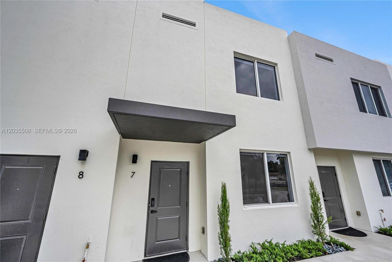 170 NW 158th St , Unit 7, Miami, FL 33169 Photo